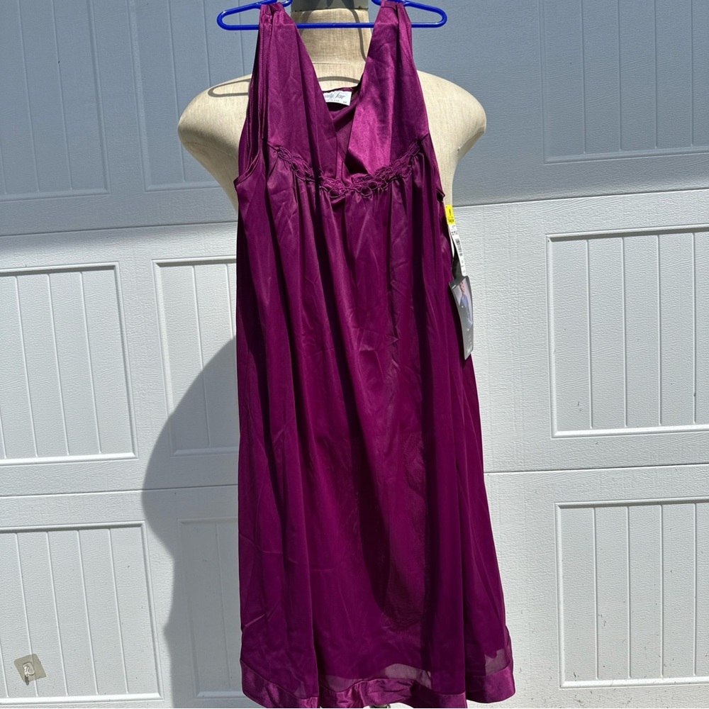 Vintage NWT Vanity Fair magenta Wine Nylon Satin nightgown nightie medium